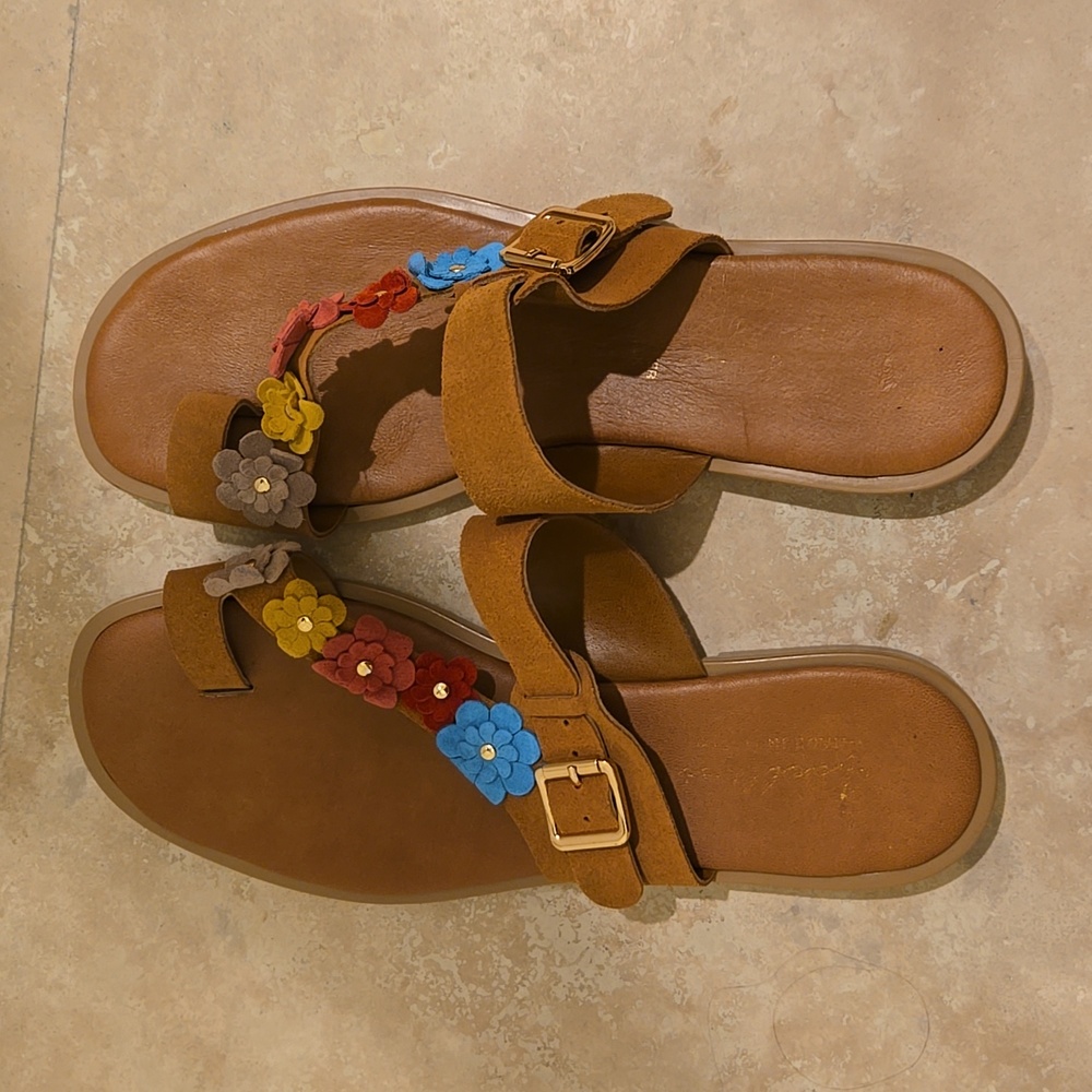 New Handmade Italian Sophia Milano Suede Flowers Flat Slip On Sandals  Size 8